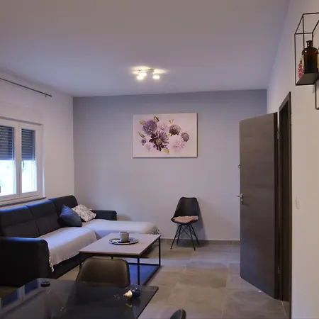 Carmen Apartment *